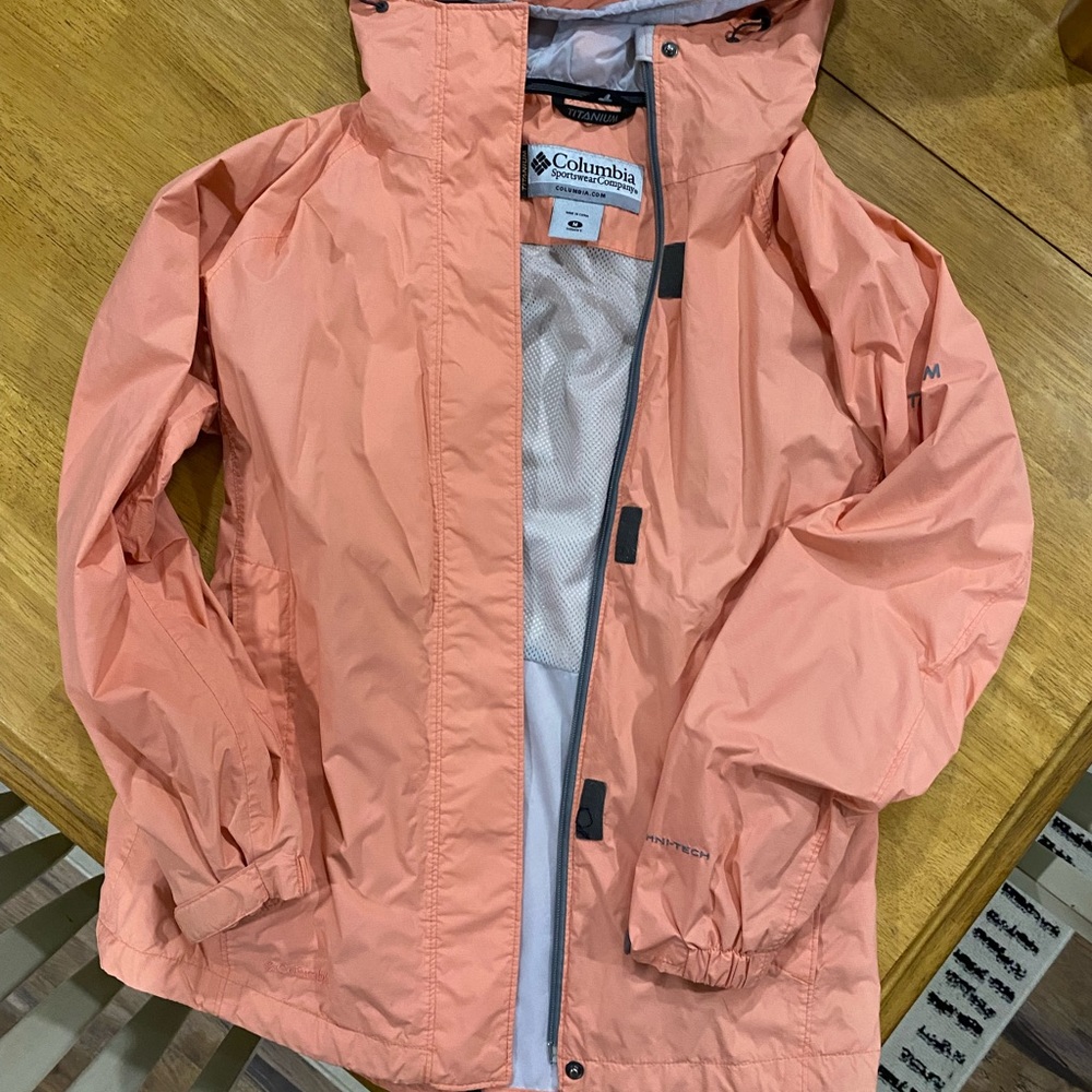 Columbia size med rain jacket.